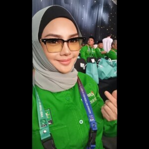 Iyeth Bustami Instagram - Puncak Harlah PKB'27
Puncak keseruan💚

#pkb
#muhaiminiskandar 
#harlahpkb27
#alhamdulilah 
#allahuakbar