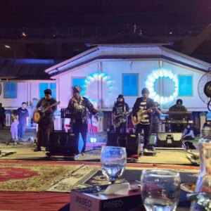 Iyeth Bustami Instagram - Bersama Gubernur Riau ABDUL WAHID dan Kapolda Riau Irjen Herry Heryawan "lestarikan Budaya Bangsa"

Ditengah kesibukan..Beliau tetap meluangkan wkt utk menyapa pelaku seni anak negri..
Dengan menghadirkan pertunjukan seni dari berbagai unsur seni yg digelar pada tiap bulan di plataran rumah Singgah Tuan Kadi..
Rumah Singgah Tuan Kadi merupakan bangunan bersejarah yang menjadi tempat persinggahan Sultan Syarif Kasim ll tatkala Sultan turun dari kapal hendak ke Pekan Baru.

Trimakasih Pak Kapolda yg turut memprakarsai perhelatan ini..semoga menjadi manfaat bagi masyarakat Riau