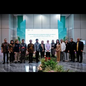 Iyeth Bustami Instagram - Rabu, 12 Maret 2025

Kunjungan ke TBBM Panjang, didampingi oleh Dirjen Migas Kementerian ESDM RI, Dirut PT Pertamina Patra Niaga dan Manajemen TBBM Lampung, Kepala BPH Migas, Pemda Provinsi Lampung..
,dilanjut Pertemuan dengan: Dirjen Ketenagalistrikan KESDM RI, Dirut PT PLN (Persero) dan PLN Unit Induk Distribusi Lampung, Dirut PTBA, Kepala Dinas ESDM Provinsi Lampung

Membahas ketersediaan BBM dan Gas elpiji 3kg dalam menghadapi lonjakan kebutuhan masyarakat menjelang hari raya Idul Fitri 1446 H
Memastikan kehadiran PLN siap siaga, memonitor secara khusus kelistrikan berjalan normal

Komisi XII DPRRI in Action