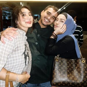 Iyeth Bustami Instagram - 🤍
Bahagia itu ikhlas...,ikhlas itu qolbun salim..,qolbun salim itu hati yang bersih..,cara bersihkan hati???
