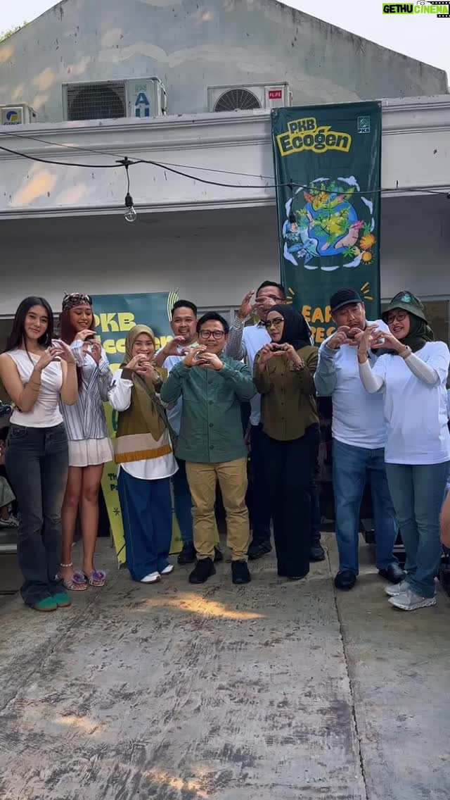 Iyeth Bustami - 484 Likes - PKB Ecogen resmi diluncurkan langsung oleh Ketua Umum DPP PKB, Gus @cakiminow, sebagai bagian dari rangkaian Harlah PKB ke-27. Gerakan ini mengajak generasi muda terlibat dalam penyelamatan lingkungan secara struktural dan kultural. 

Gus Imin menyampaikan bahwa ia bisa memahami munculnya gerakan lingkungan yang bersifat ekstrem, karena tingkat kerusakan lingkungan saat ini juga sudah sangat ekstrem. Senada dengan itu Wakil Ketua Harian DPP PKB, @nadyaalfi berharap PKB Ecogen dapat mendorong terbentuknya Peta Hijau se-Indonesia. 

Hadir mendampingi Bendahara Umum DPP PKB @masbams70, Ketua Panitia Harlah PKB ke-27  @masimansukri, anggota DPR RI Fraksi PKB @danieljohan_dj, @gusrivqy, @iyethbustami_official, dan @abduh.za.

#PKBEcogen 
#HarlahPKB27 
#SelamatkanBumi