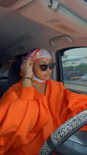 Jacqueline Wolper Instagram - Huu Mwaka Nikiahidi Mashabiki wangu kwamba Ni Mwaka Wa kazi Bandika Bandua..IN GOD WE TRUST 😍
.
Tupo wazi Dukani karibuni saana 0759888288