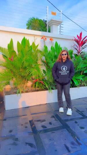 Jacqueline Wolper Instagram - Shaloom watu wa Mungu Naomba sana support yenu kwa @ireneuwoya8 

Mkanunue hizi pullover Na nexr vdio Nitaeapostia Tshert zake..

kwanza unajipatia Baraka kwakuchangia Anachofanya irene kwa vijana wasiojiweza pili unakua umetoa sadaka Na kujichukulia Baraka zako Bureee 

@friendsofgodministry1 ☎️  255715342134