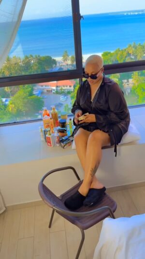Jacqueline Wolper Instagram - Mambo mazuri sana @wolperstore Nikiwa hapa uwa Na Enjoy sana Na Family yangu Nipo Mikono salama @lora.realestate
.
.
Namba za hotel @lora.realestate
@lora.realestate
@lora.realestate

#0766485555