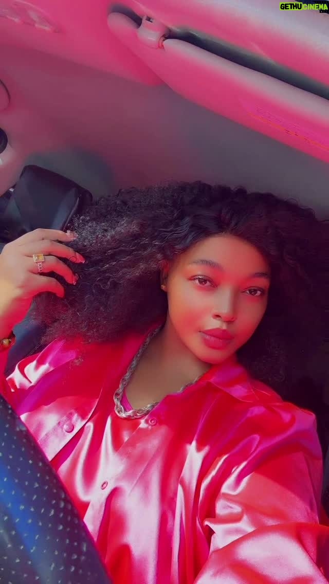 Jacqueline Wolper - 779 Likes - Lipgloss elf5 kwa Elf10 Tupo sinza @wolperstore usikubali kuwa na lips nyeusi kama ujazaliwa Nazo dia njoo chukua kips za pink kwa elf10 Tuu ☎️0759888288
