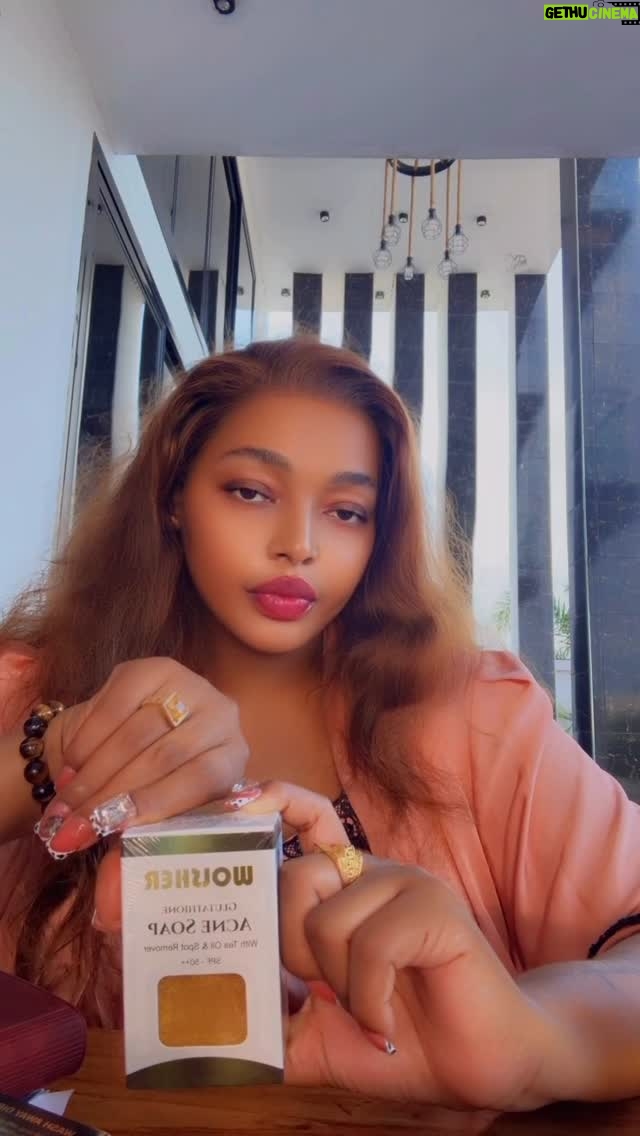 Jacqueline Wolper - 785 Likes - WOLSHER ACNE SOAP

Jamaani wale wenye vipele sugu basi hii sabuni ndo kiboko yake

✨ inaondoa kabisa vipele/chunusi sugu
✨inamchanganyiko wa glutathione ambayo husaidia kupunguza/kuondoa madoa meusi yatokanayo na chunusi
✨Ina SPF-50 ambayo hata ukiosha uso asubui huwezi haribika na mionzi ya jua kama ilivyo kwa sabuni zingine
✨inafanya unakua soft na kukupa karangi kakuteleza na kutakata
✨ inang’arisha haswaa
✨ inatumiwa na mtu wa ngozi aina yoyote
✨ingredients zingine ni tea tree oil na lavender oil ambazo ni muhim pia kuondoa chunusi usoni nakufanya ngozi ipendeze zaidi 

BEI: 20,000/=
📞0759888288
📍tupo sinza madukani