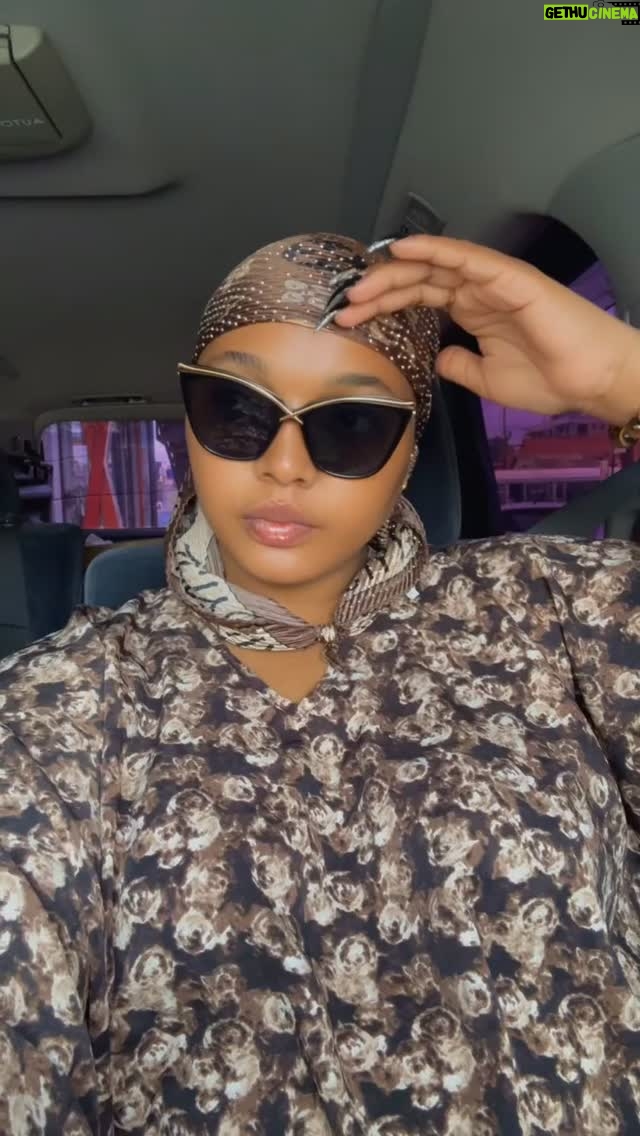 Jacqueline Wolper - 2.8K Likes - Watu wa Mungu msikate tamaa kwa mambo ya watu wa mitandaoni, kwasababu hata wao wanahitaji huduma zenu kama si leo kesho watawahitaji tu au Mungu anaweza kubadilisha mioyo yao muda wowote.Msipanikishwe na sisi watu wa Mungu kwasababu pia tunawategemea au wapo watu wanakombolewa kupitia huduma zenu mnazofanya…wapo watu wanamuona Mungu katika huduma mnazofanya…shetani ni muharibifu na zaidi ni muongo hivyo mzidi kuwa na moyo wa kutuombea au kutufundisha neno la Mungu kila siku bila kuchoka maana vizazi vinatakiwa vimjue huyu Mungu alie juu kupitia nyinyi watumishi wa Mungu!🙏🏿🙏🏿