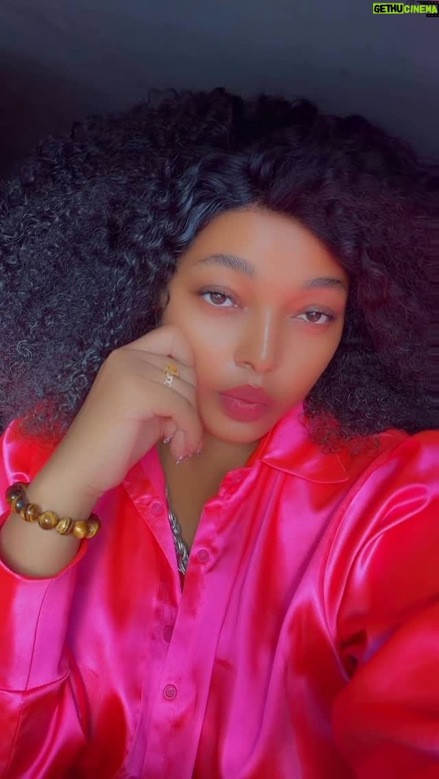 Jacqueline Wolper - 2.9K Likes - Lipgloss Nzuri sana zipo Dukani Zipo za elf5 Na Elf10 Tupo sinza 0759888288 
.
Nywele Yangu kwa Mkubwa wa Nywele Tz @allenndaray1 wapo sinza,kinondoni Na kariako