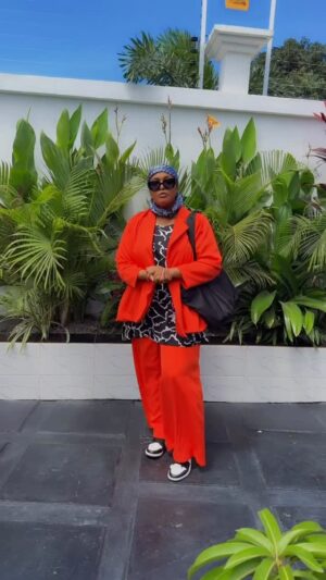 Jacqueline Wolper Instagram - Verry soon unanikia Nakuulizwa umepulizia Nini bwana kumbato liendane Na Maneno matamu bwana ooh Baby u smell very nice we ujapenda hapo Maneno Toka kwa Mpenzi,Rafiki Na Majirani haya kaa Tayari sweetheart