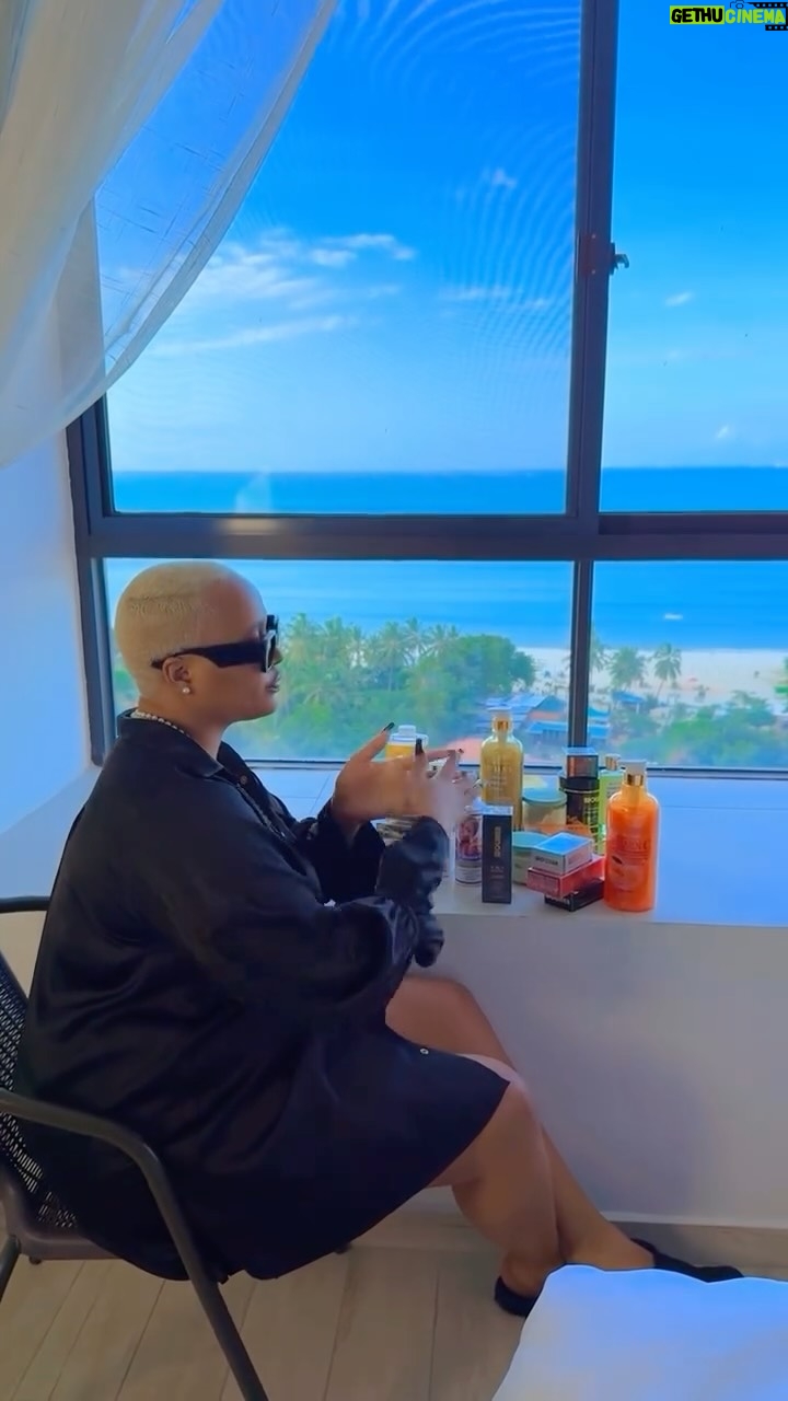Jacqueline Wolper - 1.4K Likes - Tupo Na lotion nzuri saanaa Na vitu vingi Tofauti karibu saana wapendwa call 📞  0759888288 jumapili njema