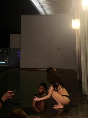 Jade Rasif Instagram - From dancing in my bedroom to dancing in his video 🤭 lucky girl fan moment! Thank you for the weekend @jasonderulo

(And thank you for dinner)
@whotels 
@apexaura.9 
@skirt.sg