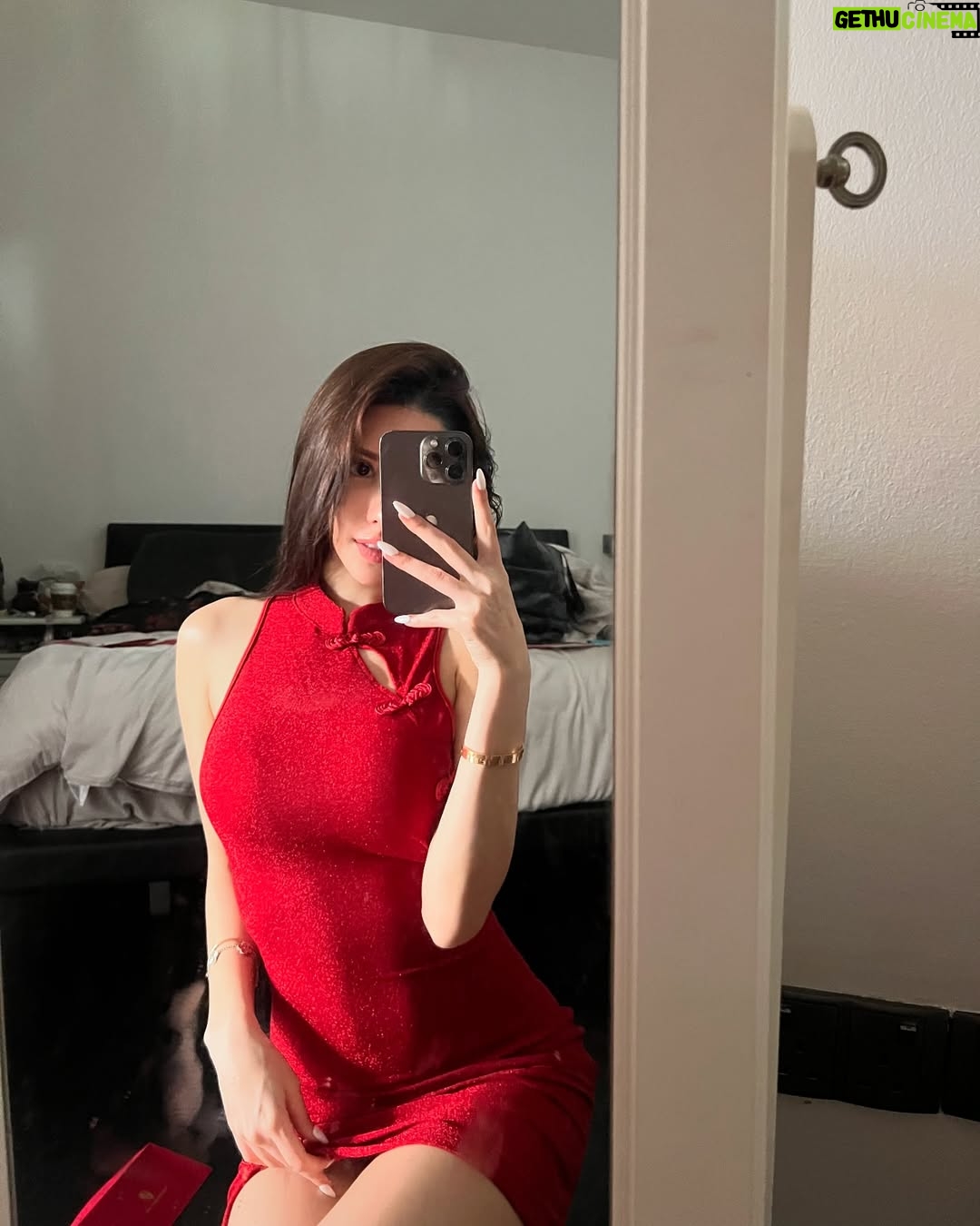 Jade Rasif - 13K Likes - GONG XI FA CHAI from us to you 🐍

The annual chaos / noise / stress of driving 5hrs with my sisters to visit my grandma …. thank god for the Rotten Mango podcast for getting us through it