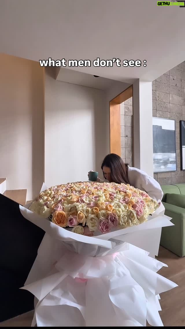 Jade Rasif - 39K Likes - Just received the biggest bouquet in my life 😭❤️