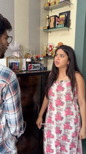 Jagriti Pahwa Instagram - Aisi Saas Mil Jaye toh Zindagi Ban Jaye😍Tag a girl who wants such MIL
.
.
.
#dreamsaas #saasbahu #appreciation #jagritipahwa #jealousy