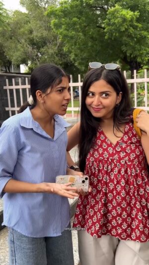 Jagriti Pahwa Instagram - Tag a girl who loves Golgappa more than anything 🤣.
.
.
.
#golgappa #golgappalover #jagritipahwa