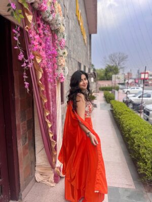 Jagriti Pahwa Instagram - Not Sahiba, but I was definitely the kudi everyone’s singing about. 💫✨
.
,
.
.
#rokaoutfit #brothersroka #jagritipahwa #rokafunction #orangedress