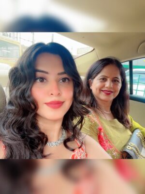 Jagriti Pahwa Instagram - Not Sahiba, but I was definitely the kudi everyone’s singing about. 💫✨
.
,
.
.
#rokaoutfit #brothersroka #jagritipahwa #rokafunction #orangedress