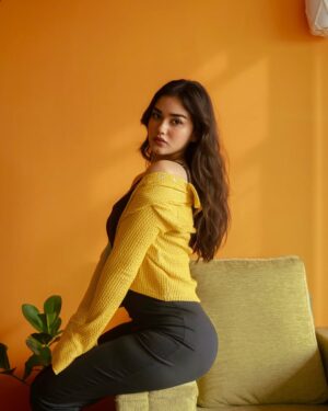 Jahanvi Choudhary Instagram - Swipe to see my doggo baby 💛
Shot @dieppj
Jumpsuit @crayy.heads
Shirt @brunco.in