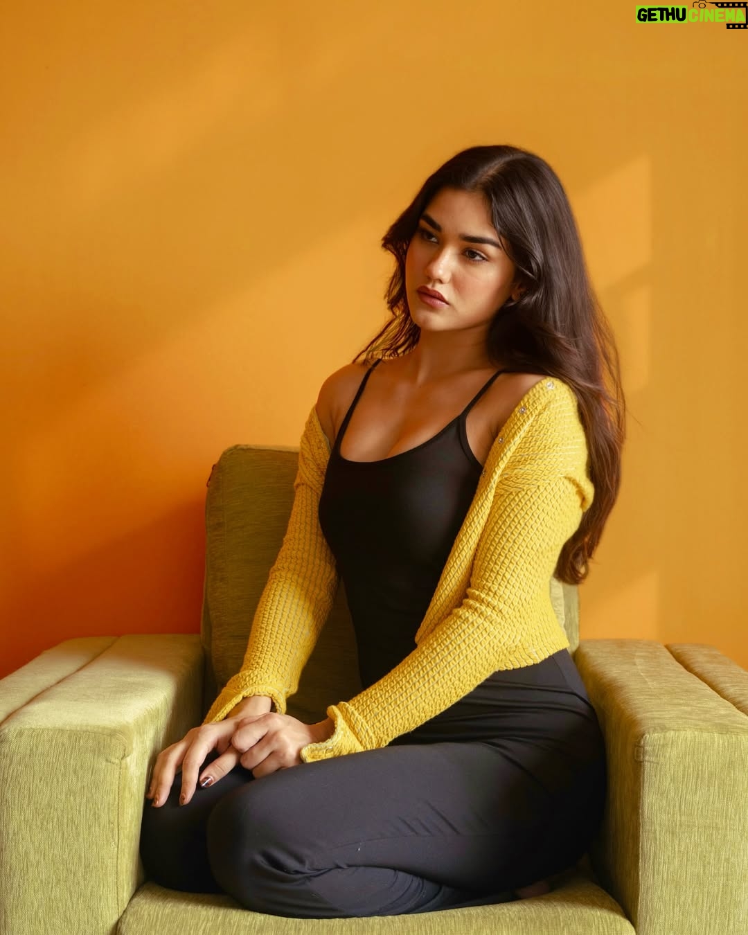 Jahanvi Choudhary - 94.9K Likes - Swipe to see my doggo baby 💛

Shot @dieppj 
Jumpsuit @crayy.heads
Shirt @brunco.in