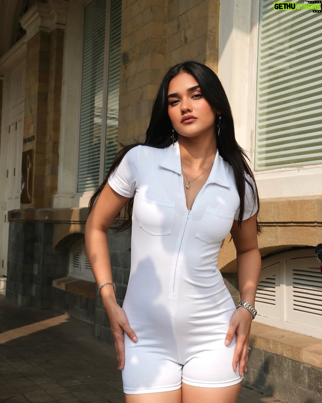Jahanvi Choudhary - 106.9K Likes - Doing just as good I look 
 ╱|、
 (˚ˎ 。7 
 |、˜〵 
  じしˍ,)ノ

 
Outfit details ~
Jumpsuit @crayy.heads 
Boots @maisonmargiela 
Watch @finessepicks