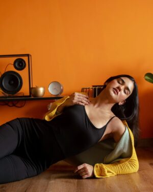 Jahanvi Choudhary Instagram - Swipe to see my doggo baby 💛
Shot @dieppj
Jumpsuit @crayy.heads
Shirt @brunco.in
