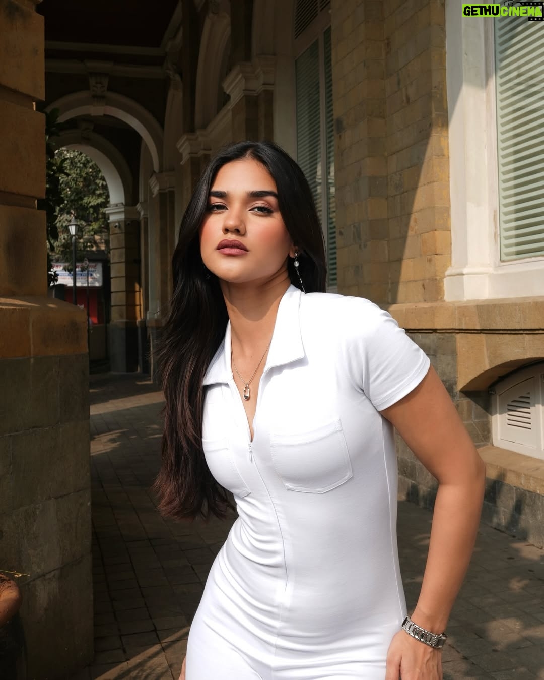 Jahanvi Choudhary - 106.9K Likes - Doing just as good I look 
 ╱|、
 (˚ˎ 。7 
 |、˜〵 
  じしˍ,)ノ

 
Outfit details ~
Jumpsuit @crayy.heads 
Boots @maisonmargiela 
Watch @finessepicks