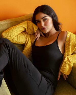 Jahanvi Choudhary Instagram - Swipe to see my doggo baby 💛
Shot @dieppj
Jumpsuit @crayy.heads
Shirt @brunco.in
