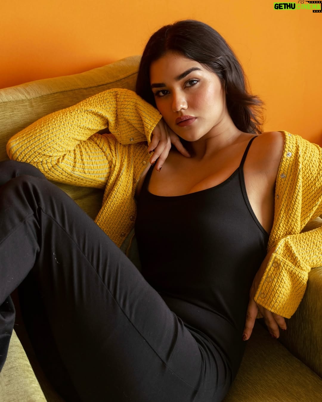 Jahanvi Choudhary - 94.9K Likes - Swipe to see my doggo baby 💛

Shot @dieppj 
Jumpsuit @crayy.heads
Shirt @brunco.in