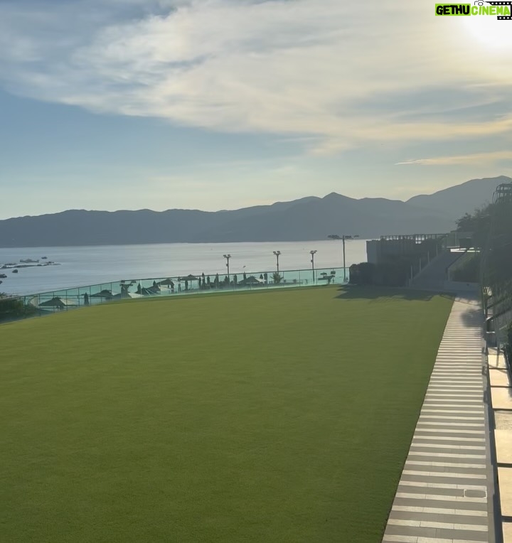 Janelle Tee - 3 Likes - HK 🇭🇰 

~ Discovered Lobster Bay in Saikung
~ Clearwater Bay Golf & Country Club. First time to witness a Bagpiper perform! Naawa ako Kay Kuya baka mahilo anytime! It was such a relief after he performs. Deserve ni kuya magpahinga at Baka maubusan sya ng hangin! 🤣
~ Seafood Time at Chuen Kee Seafood Restaurant!
~ Avenue of the Stars with Bruce Lee & Anita Mui
~ First time to be at K11 Musea! 
~ Dinner at Aquaroma! The best food & panoramic view! 10/10 I highly recommend it here!

So much has changed since the last time I was in Hong Kong! So happy to be able to discover both the countryside and city feels😘 

#janelletee #hongkong #travel #foryou #saikung