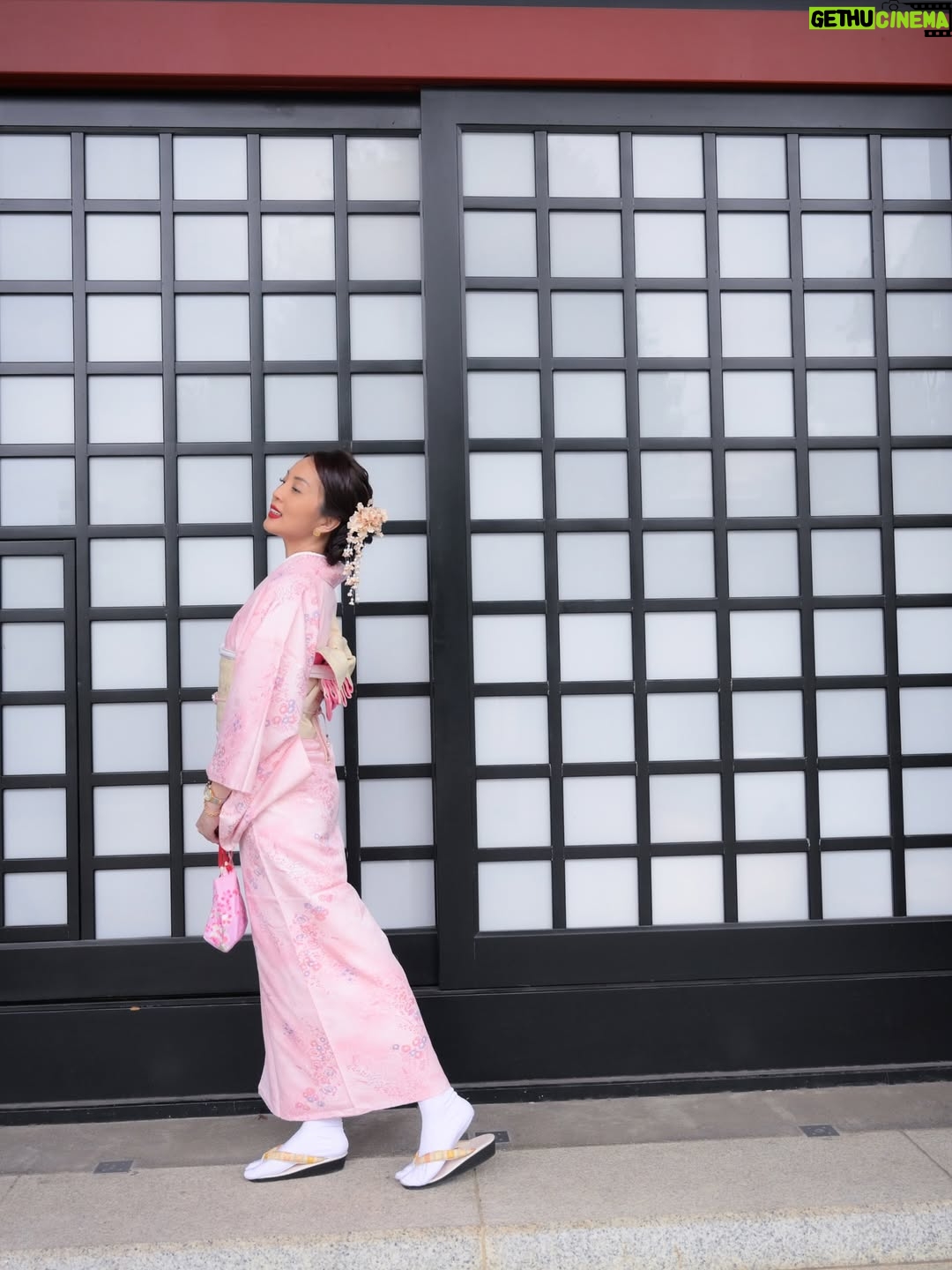 Janelle Tee - 3 Likes - Kimono - a fashion statement that transcends time. ⌛

どうもありがとう
Domo Arigato, Japan! 🇯🇵

#janelletee #tokyo #japan #traveldiaries #traveldiaries