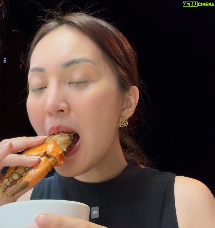 Janelle Tee - 3 Likes - HK 🇭🇰 

~ Discovered Lobster Bay in Saikung
~ Clearwater Bay Golf & Country Club. First time to witness a Bagpiper perform! Naawa ako Kay Kuya baka mahilo anytime! It was such a relief after he performs. Deserve ni kuya magpahinga at Baka maubusan sya ng hangin! 🤣
~ Seafood Time at Chuen Kee Seafood Restaurant!
~ Avenue of the Stars with Bruce Lee & Anita Mui
~ First time to be at K11 Musea! 
~ Dinner at Aquaroma! The best food & panoramic view! 10/10 I highly recommend it here!

So much has changed since the last time I was in Hong Kong! So happy to be able to discover both the countryside and city feels😘 

#janelletee #hongkong #travel #foryou #saikung