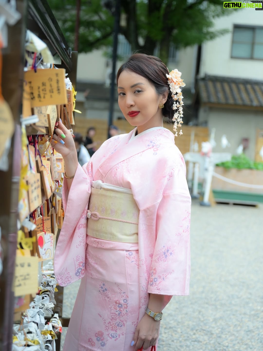 Janelle Tee - 3 Likes - Kimono - a fashion statement that transcends time. ⌛

どうもありがとう
Domo Arigato, Japan! 🇯🇵

#janelletee #tokyo #japan #traveldiaries #traveldiaries