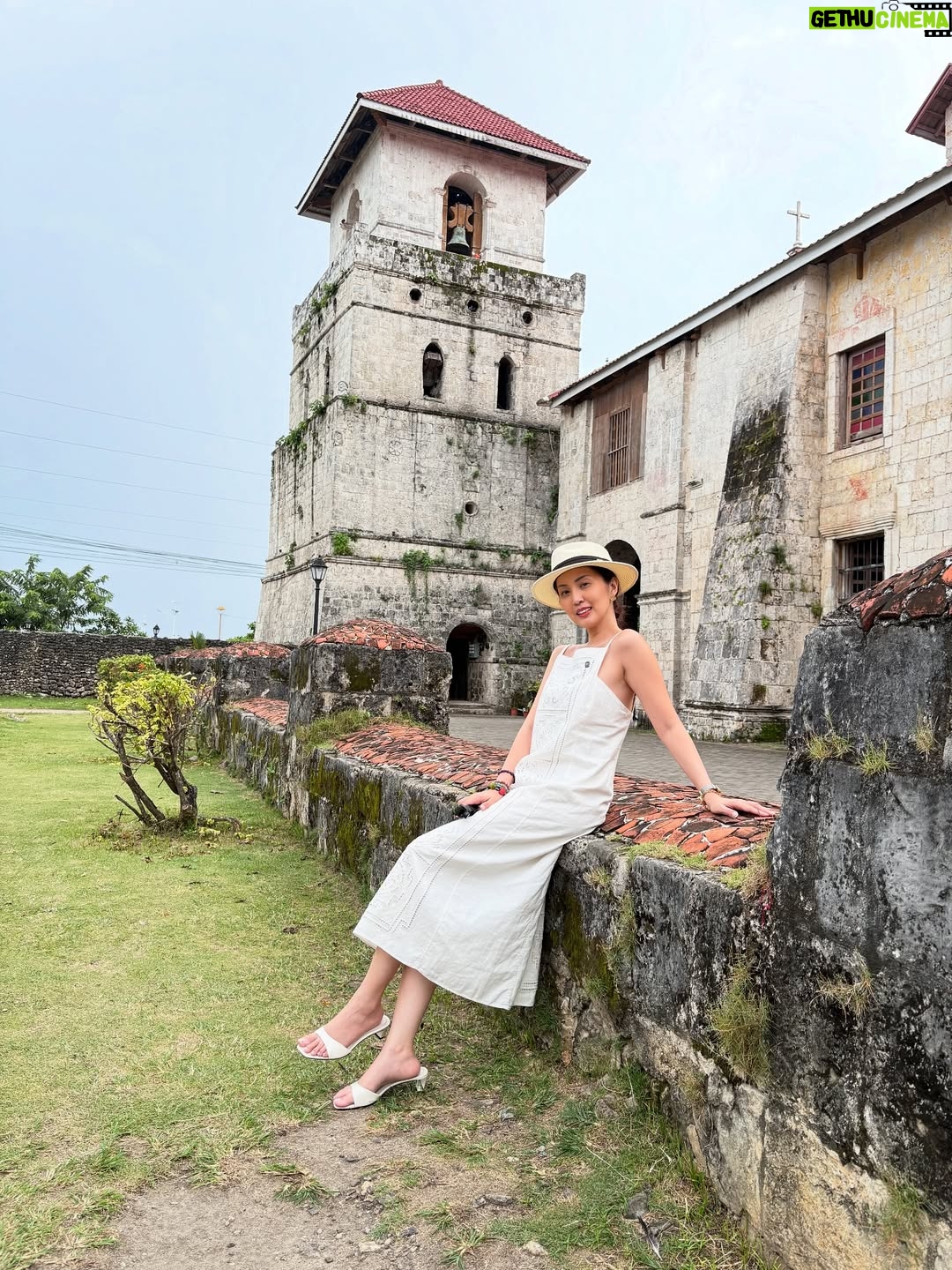 Janelle Tee - 3 Likes - Bohol Weekend 🤎 

- Bilar Man Made Forest
- Chocolate Hills
- Loboc River Cruise
- Bohol Phyton & Wildlife Park
- Baclayon Church
- Dolphin Watching
- Snorkeling
- Tarsier
- Blood Compact Shrine