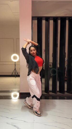 Janhvi Dubey Instagram - Trend š»ā¤ļø
.
.
.
Instamood ###inviral##inspirational ##instareel##invideo @janhv_idubey