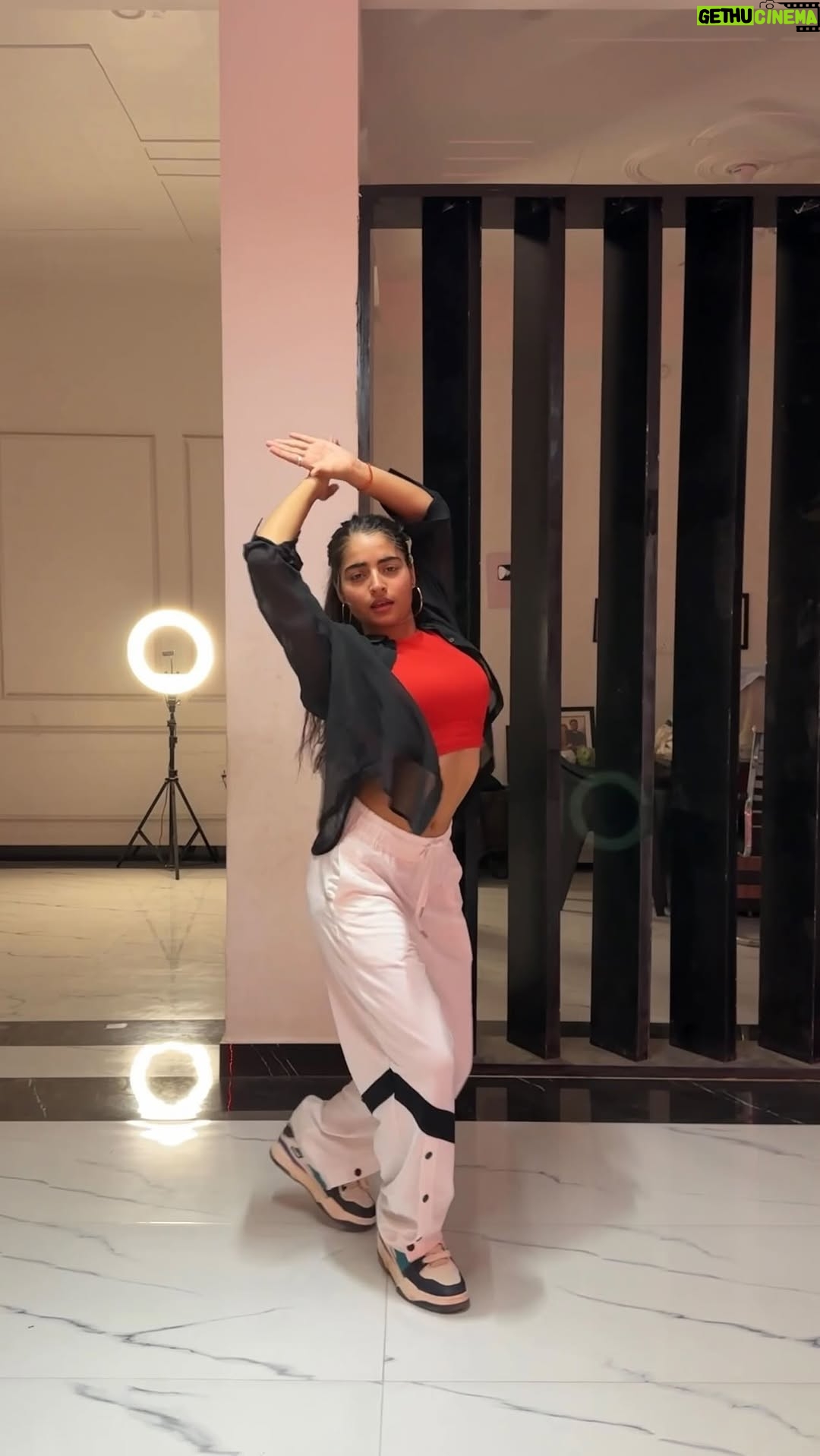 Janhvi Dubey - 141.9K Likes - Trend 🌻❤️
.
.
.
Instamood ###inviral##inspirational ##instareel##invideo @janhv_idubey