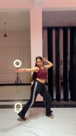 Janhvi Dubey Instagram - Pyar ke amrit pike Bhojpuri ##trend###khesharilalyadav