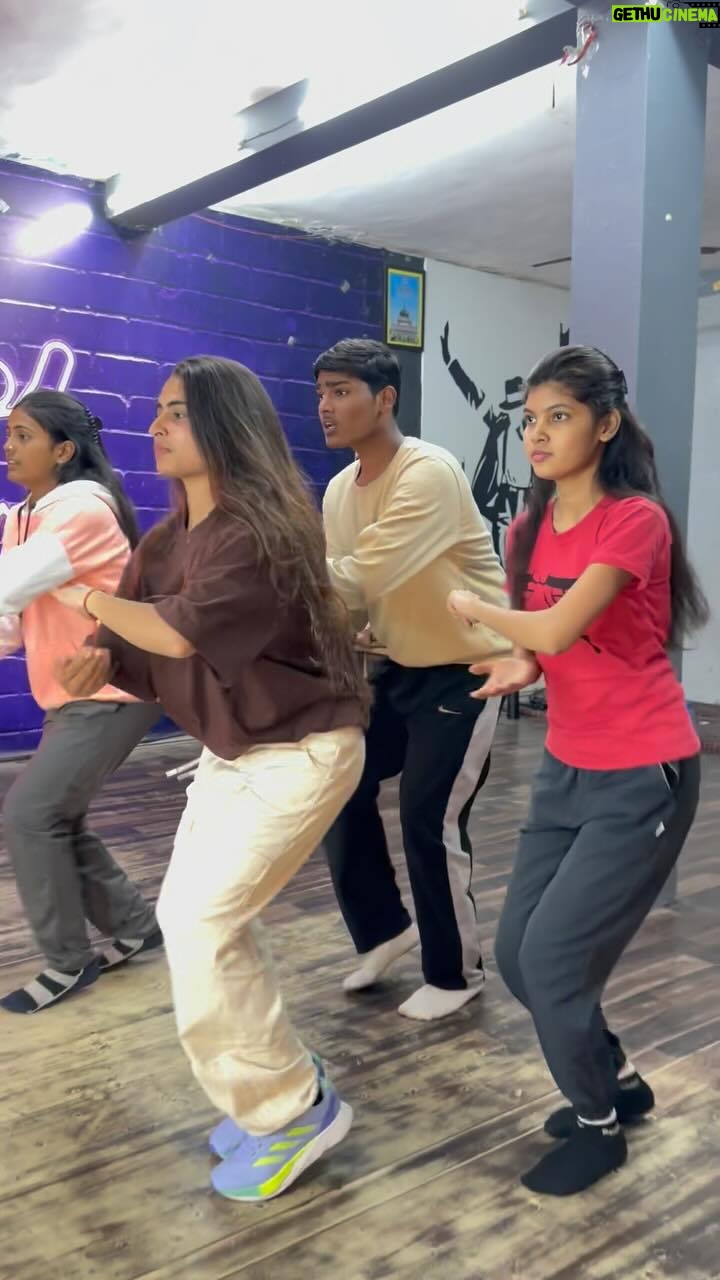 Janhvi Dubey - 230.3K Likes - Trend 🤣🤣