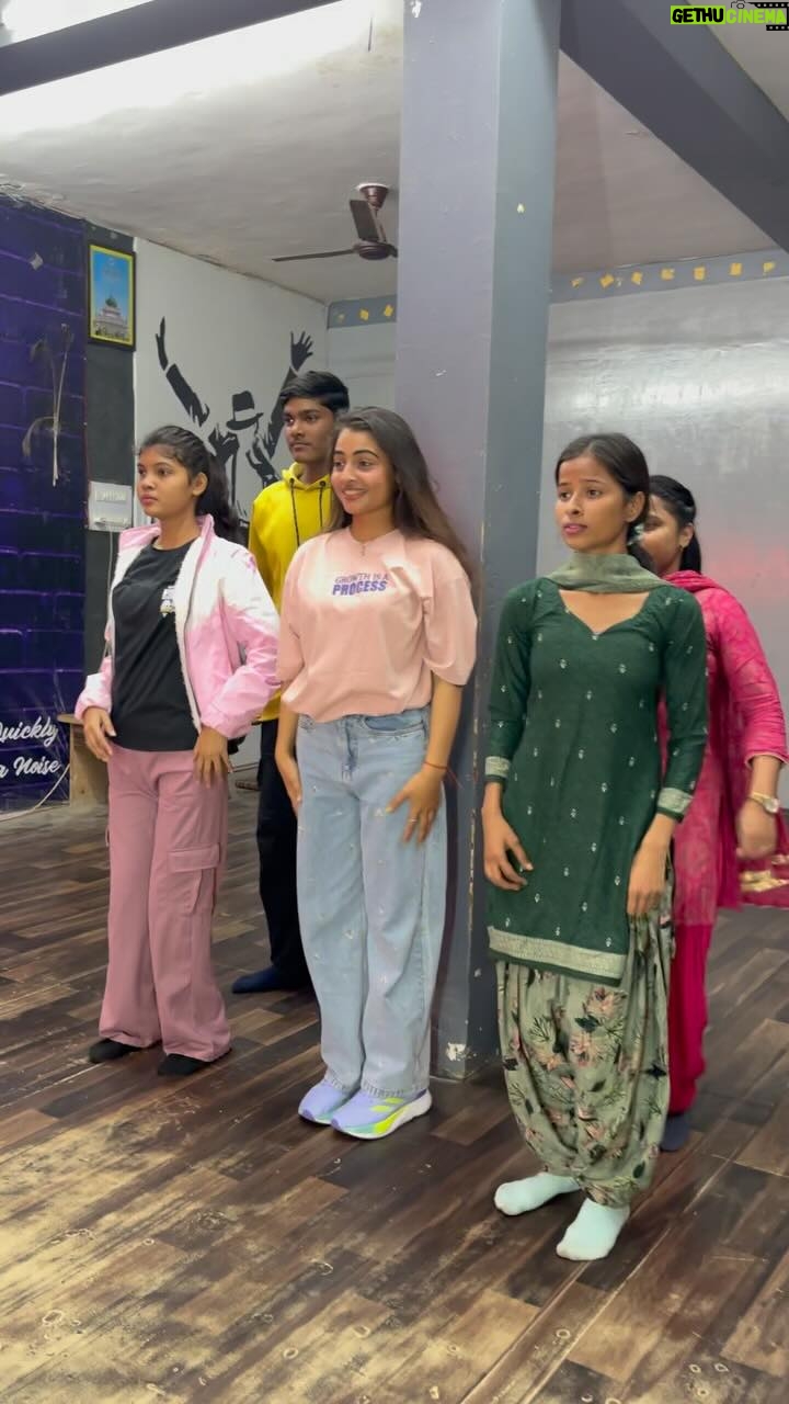 Janhvi Dubey - 76.7K Likes - Masti masti …🤣🤣