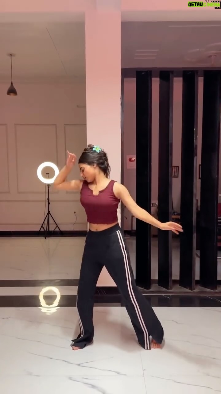 Janhvi Dubey - 105.2K Likes - Reh jayenge pyaase hum dono 💧##bollywwodsongs ##trend ##viralpost❤️