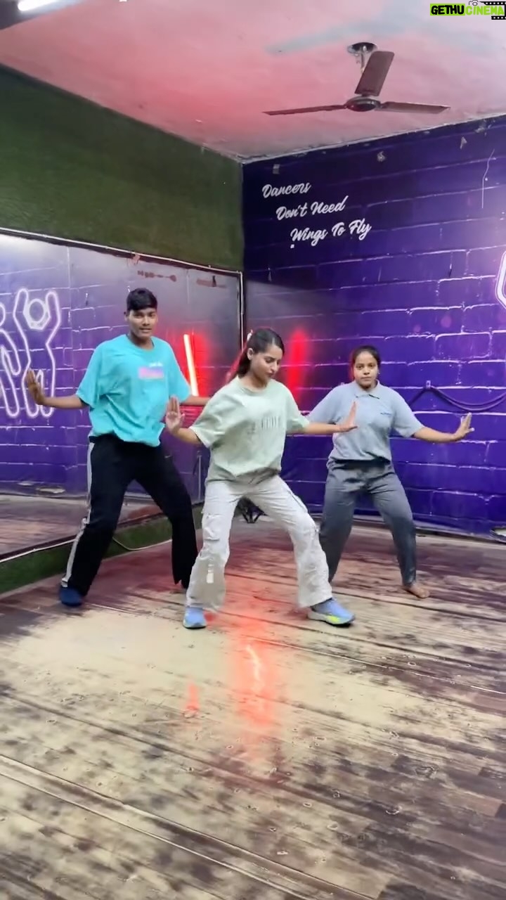 Janhvi Dubey - 468.6K Likes - 😀