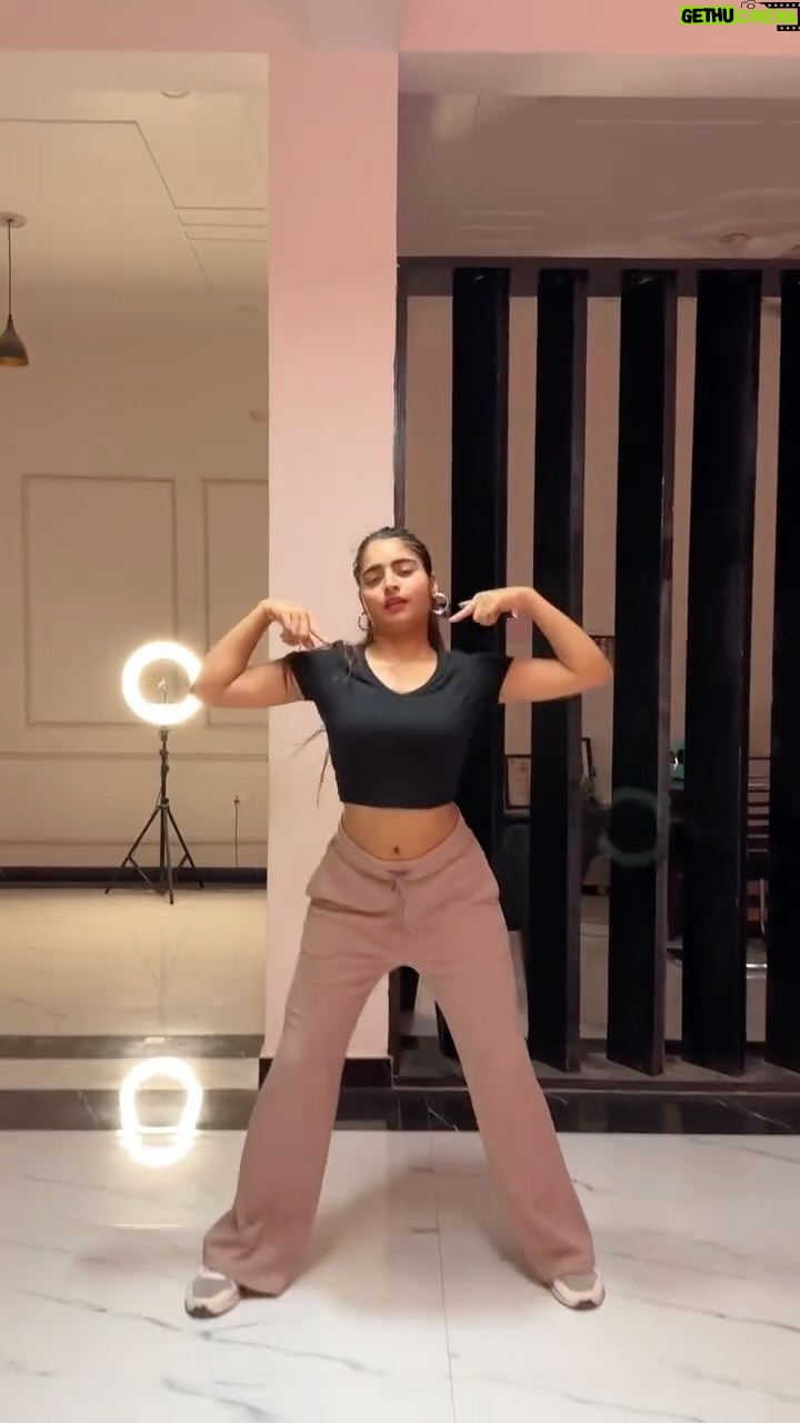 Janhvi Dubey - 137.2K Likes - Masti masti 🫣
.
.
.
Instamood ##inspirational ###dogsofinstagram @janhv_idubey