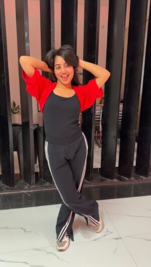 Janhvi Dubey Instagram - Moring vibe š»šøoveracting ke like kaat lo š¤š¤