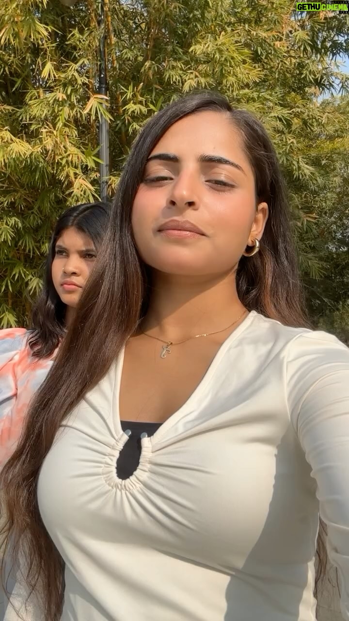 Janhvi Dubey - 53.6K Likes - 🤣🤣