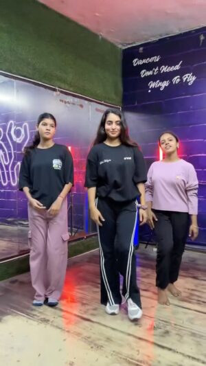 Janhvi Dubey Instagram - Trend š»
.
.
.
Insta ###dogsofinstagram ###instafit ###instagram @janhv_idubey