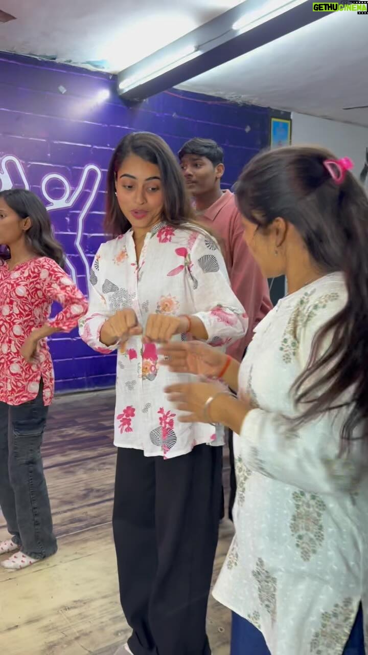Janhvi Dubey - 90.7K Likes - Bhojpuri mood @singhpawan999 🫶