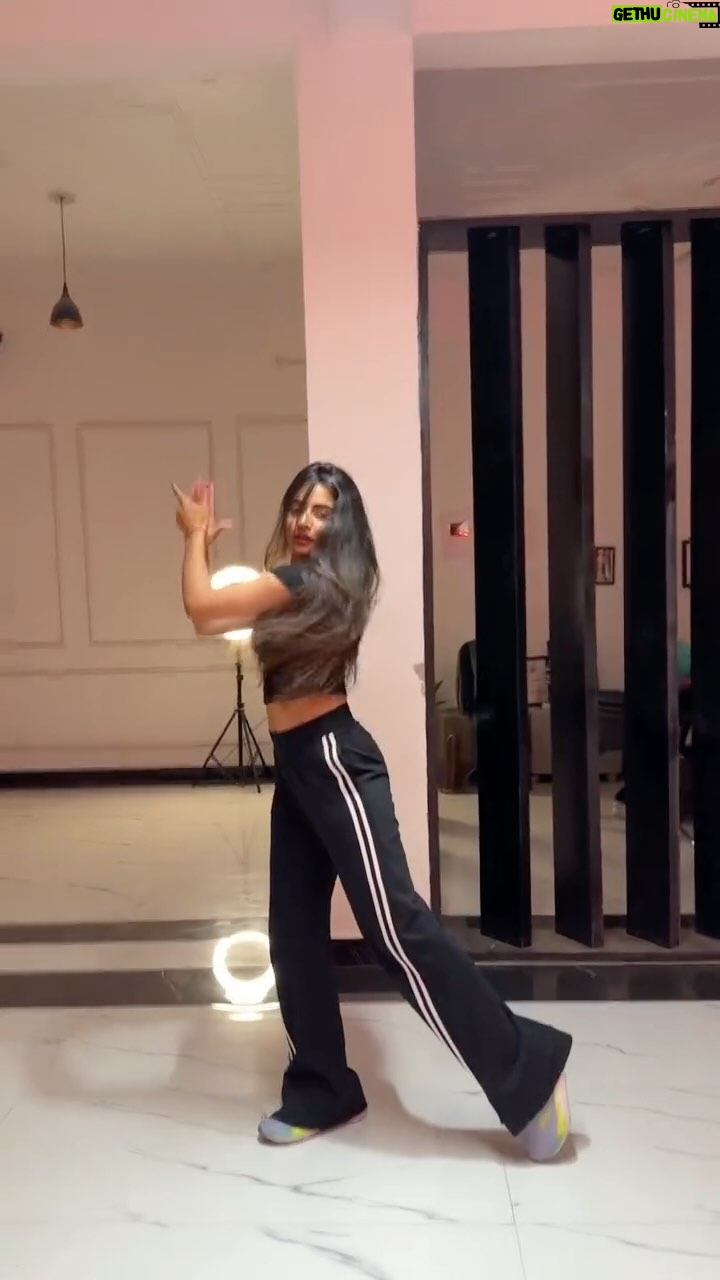Janhvi Dubey - 104.2K Likes - Fir tum na jana hooo ..🌻
.
.
.
.
Instamood ###in ##insta ###dogsofinstagram ###instafit @janhv_idubey