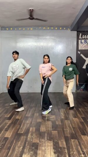 Janhvi Dubey Instagram - Bandook š«