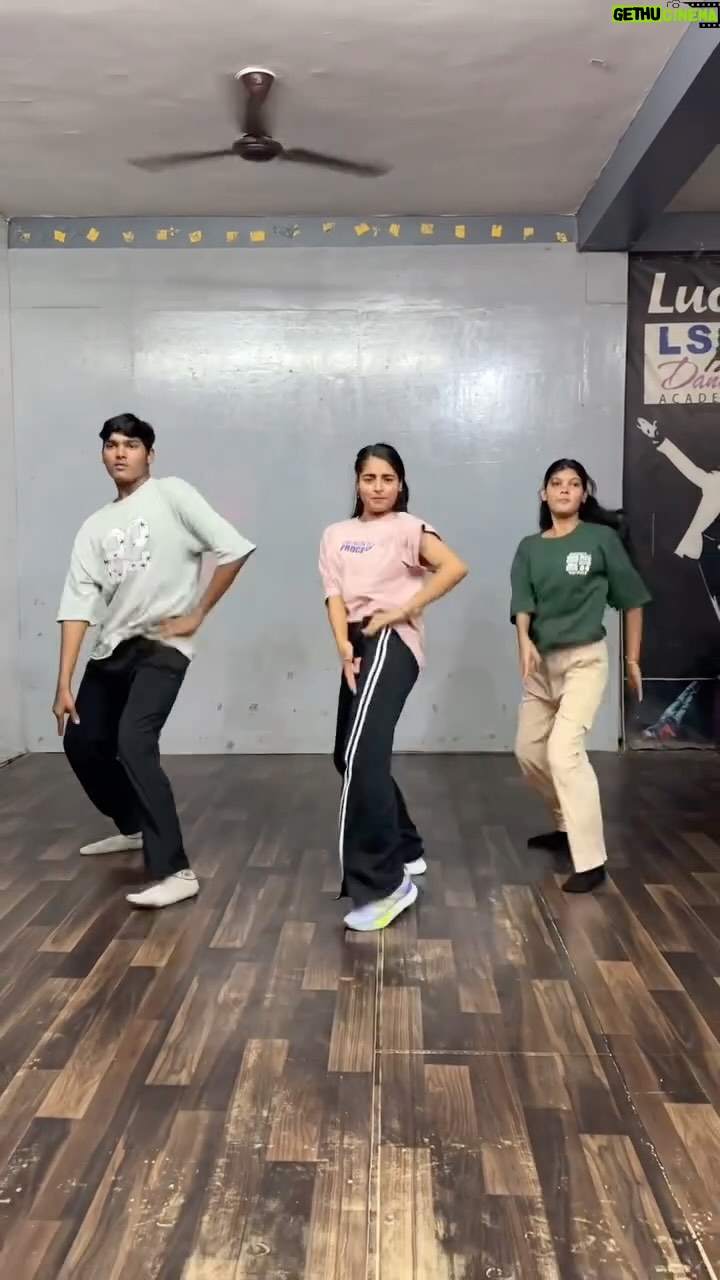 Janhvi Dubey - 169.5K Likes - Bandook 🔫