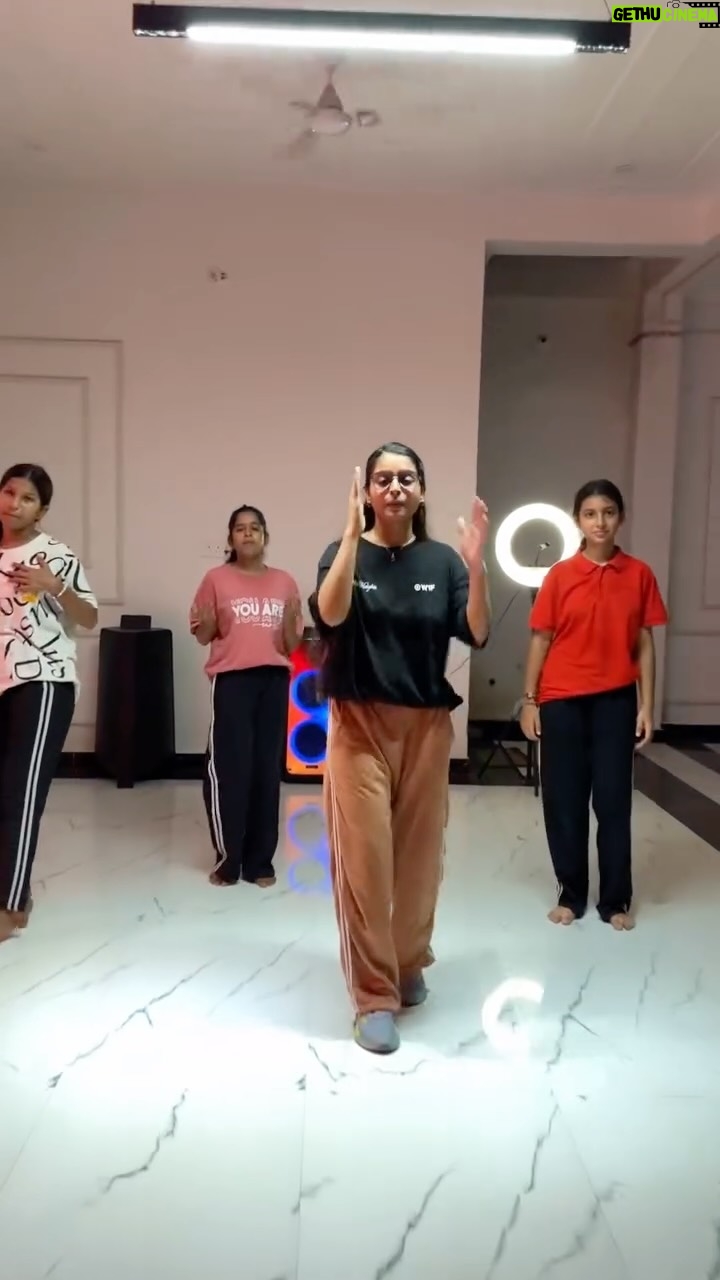 Janhvi Dubey - 65.3K Likes - Again 😂
.
.
.
@janhvi_dubey_dance_studeo students explore#trendy #viralvideos