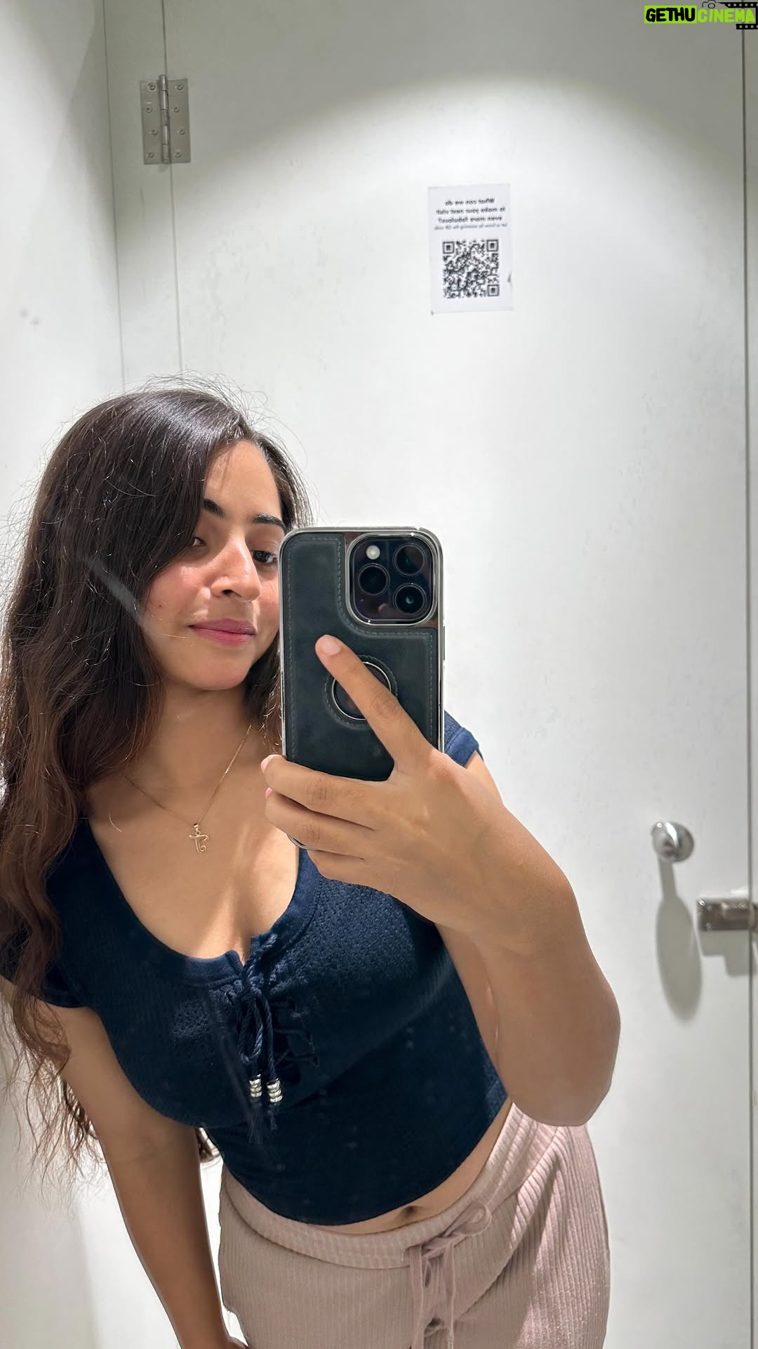 Janhvi Dubey - 80.5K Likes - Just time pass 🌸🌻
.
.
.
@janhv_idubey 😍